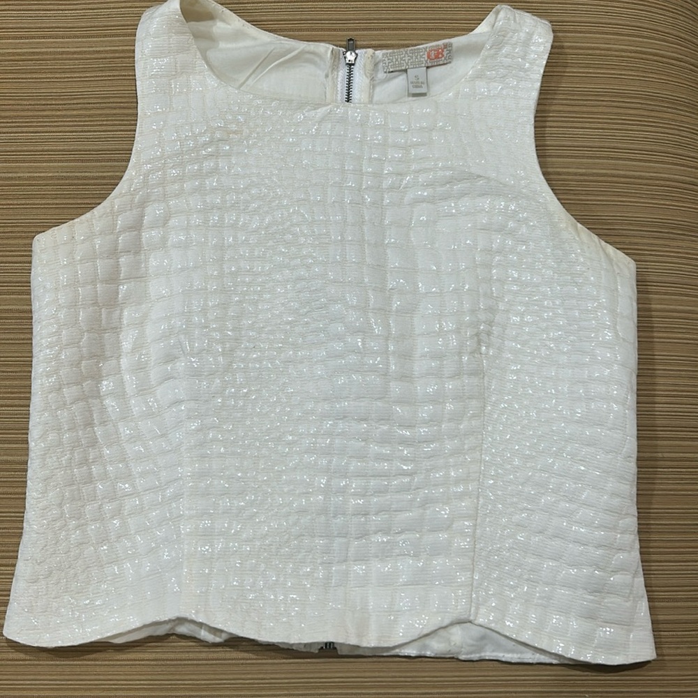 Jacquard White Blouse, small. In good conditions, some underarm staining (pics)